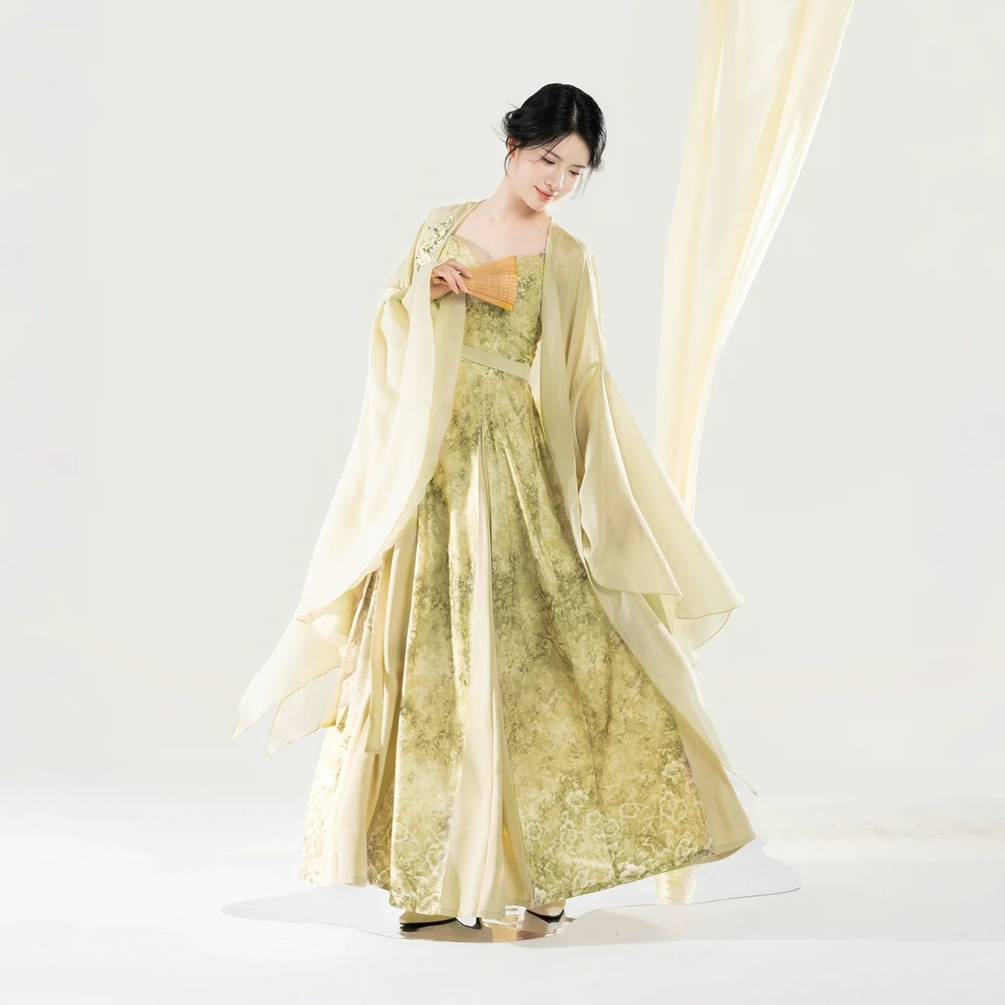 Camellia Water 山茶煮水 - Modern Tang Dynasty Hanfu Outfit (Preorder)