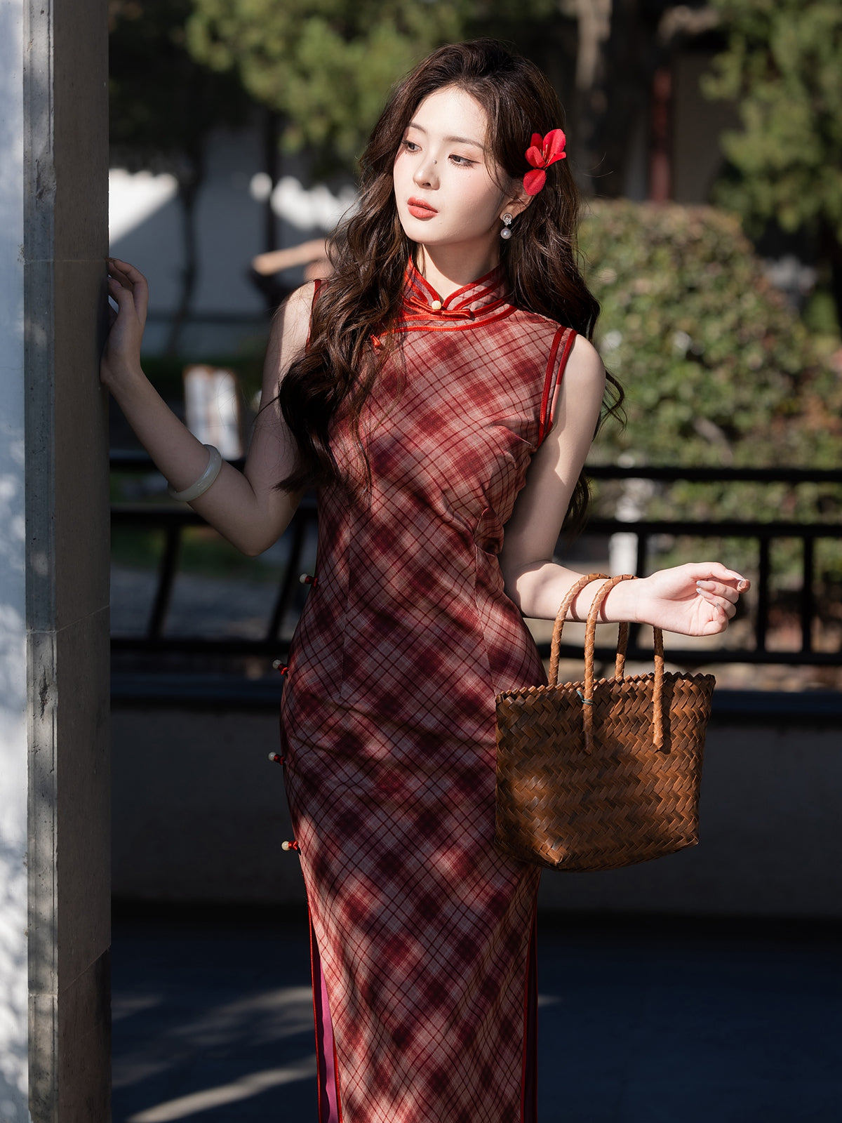 Xiaowangshu 笑忘书 - Sleeveless Red Checkered Long Cheongsam