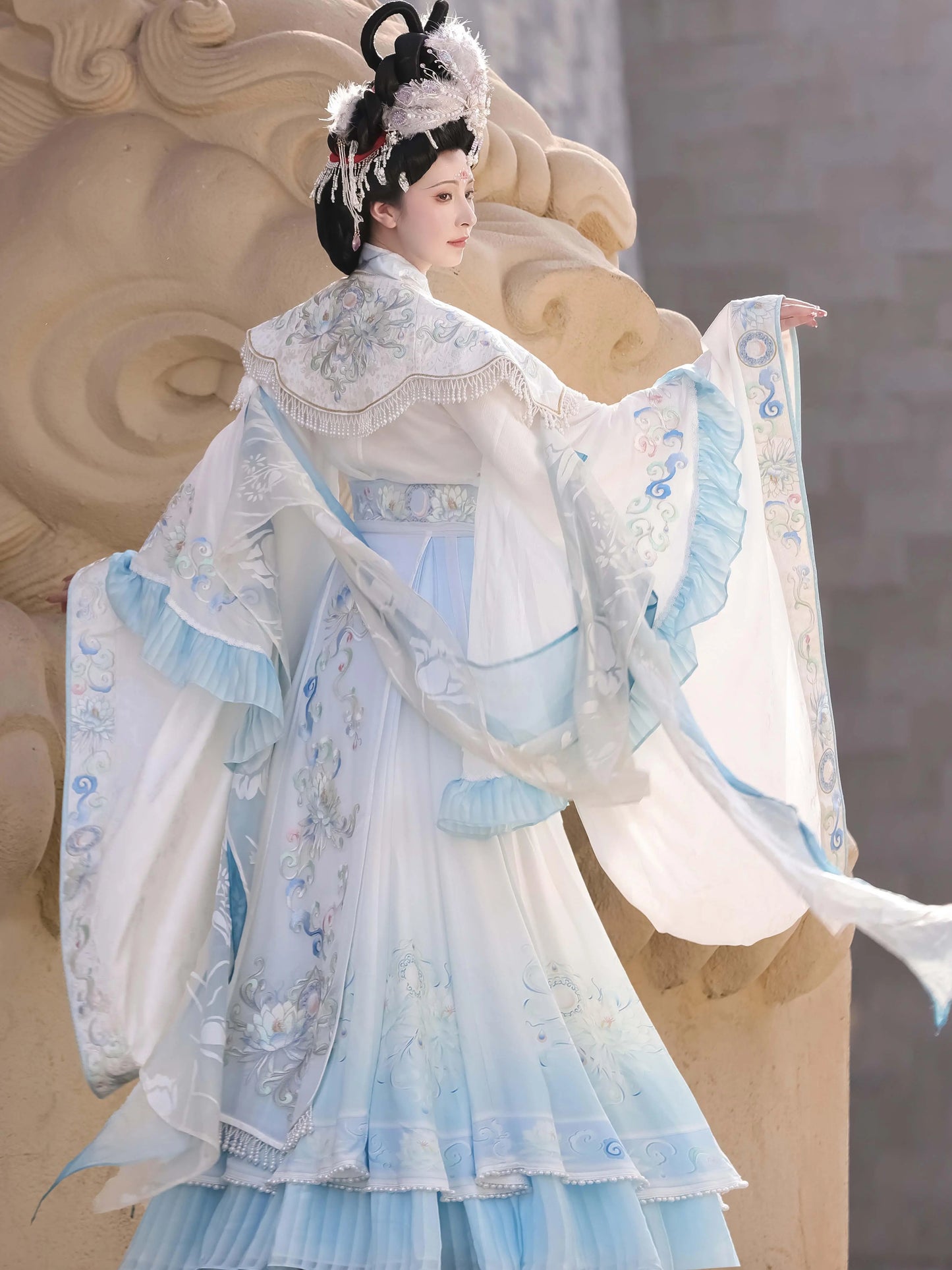 Moon Goddess 月神 - Wei Jin Goddess Style Qiyao Ruqun Mythology Costume (Preorder)