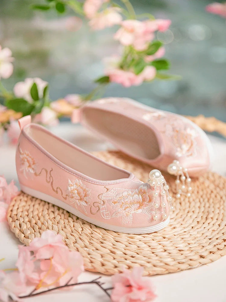 Maeve - Embroidered Chinese Hanfu Shoes