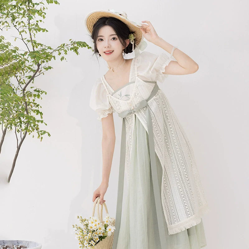 Tang Dynasty x Modern Hanfu: Wind Chime 竹下风吟 (Preorder)