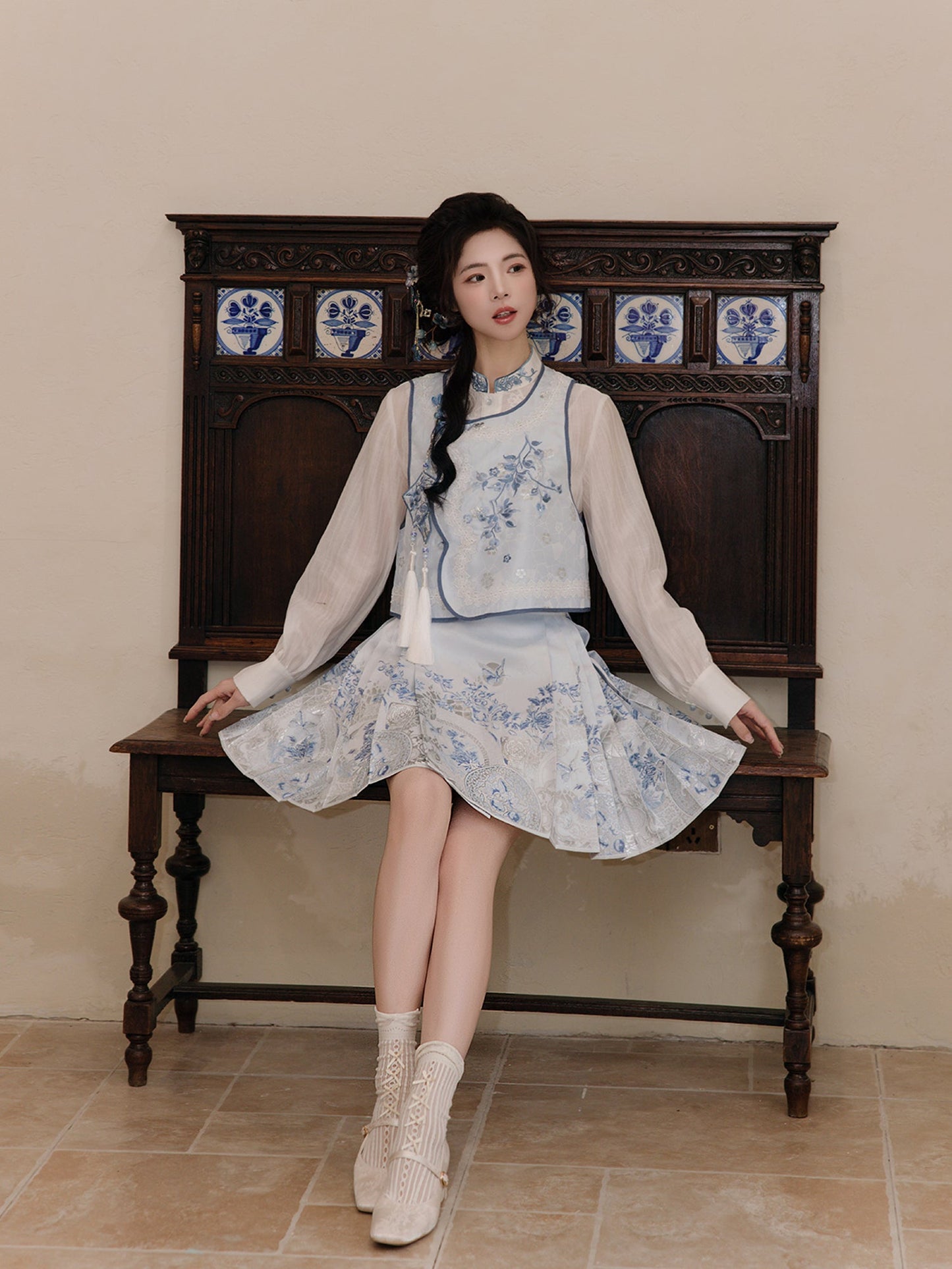 Celadon Flying Flowers 青瓷飞花 - Ming Dynasty Modern Hanfu and Mamianqun (Preorder)