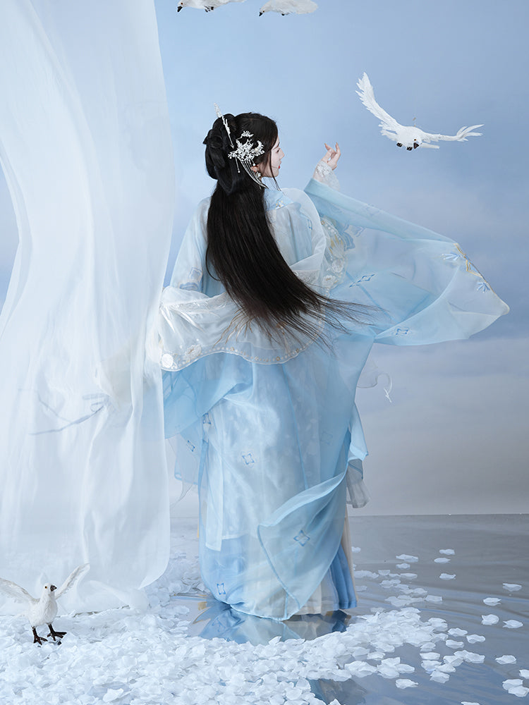 Qingshan Weaving Snow 晴山织雪 - Song Dynasty Style Qiyao Ruqun Hanfu