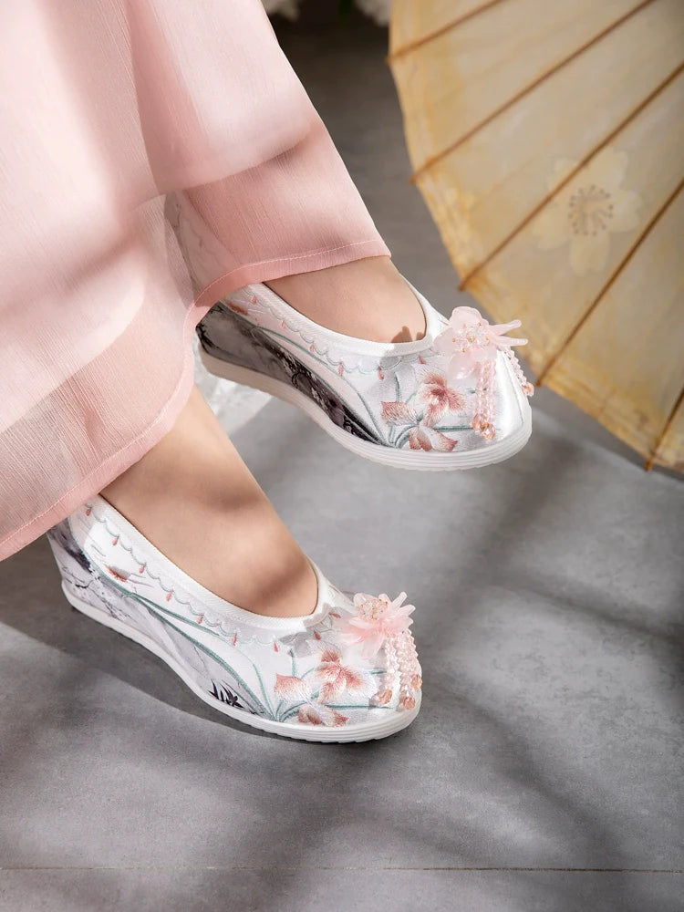 Evelyn - Embroidered Chinese Hanfu Shoes