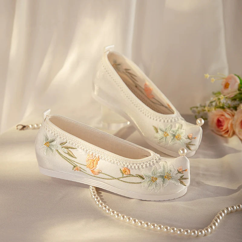 Gardenia - Embroidered Chinese Hanfu Shoes