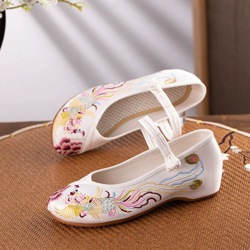Ivy - Embroidered Chinese Hanfu Shoes