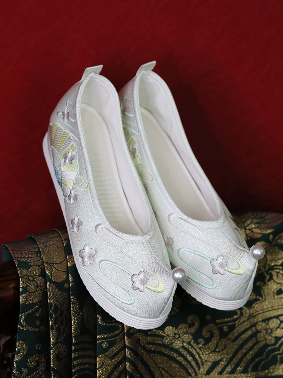 Lady Daming – Embroidered Chinese Hanfu Shoes