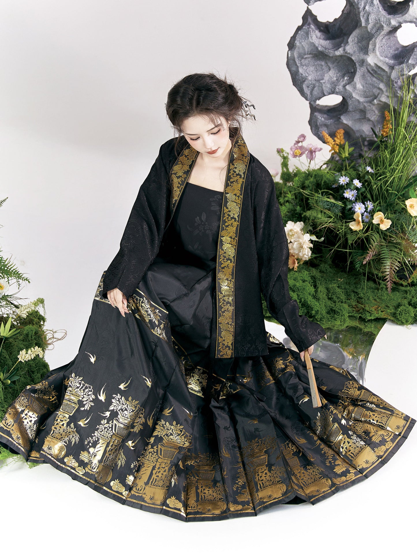 Peony Lion 牡丹狮子 - Song Dynasty Style Qiyao Ruqun Hanfu (Preorder)