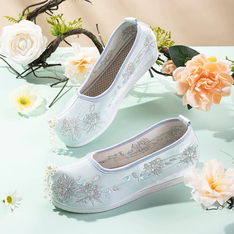 Elsa - Embroidered Chinese Hanfu Shoes