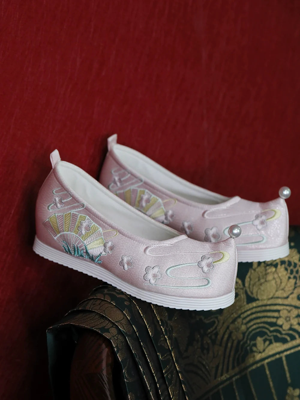 Lady Daming – Embroidered Chinese Hanfu Shoes