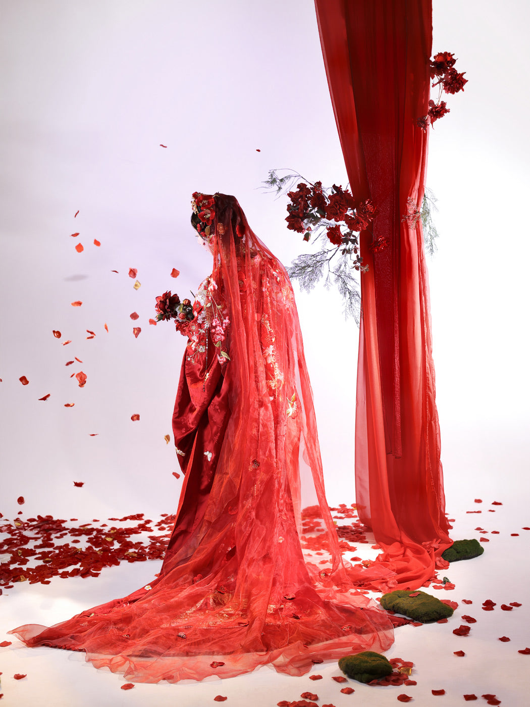 The Song Dynasty Wedding, Bridal Gown, Camellia Petals 山茶花事 (Preorder)