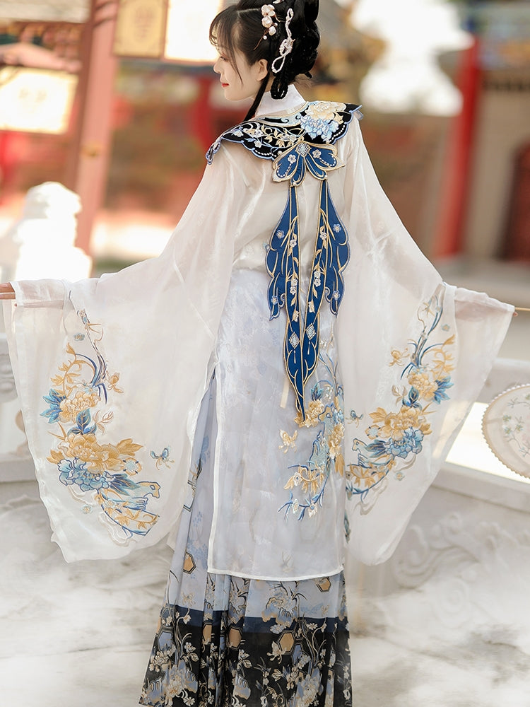 Yurui 玉蕊 - Cloud Collar & Mamianqun Ming Dynasty Hanfu Set