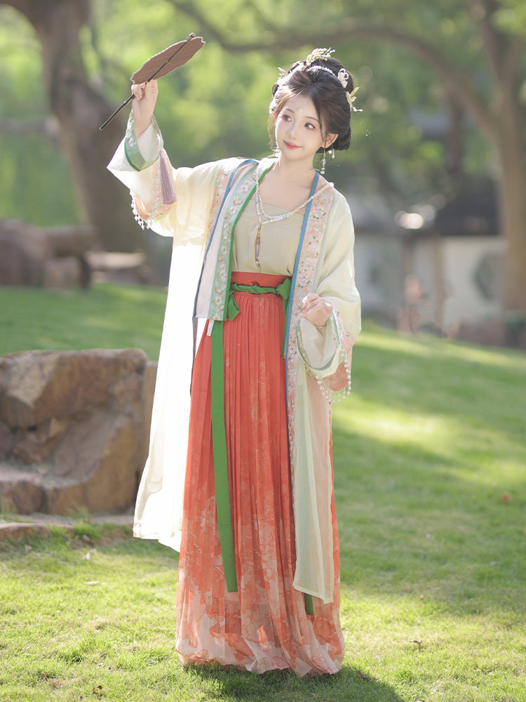 Picking Flowers 采花归 - Song Dynasty Style Qiyao Ruqun Hanfu