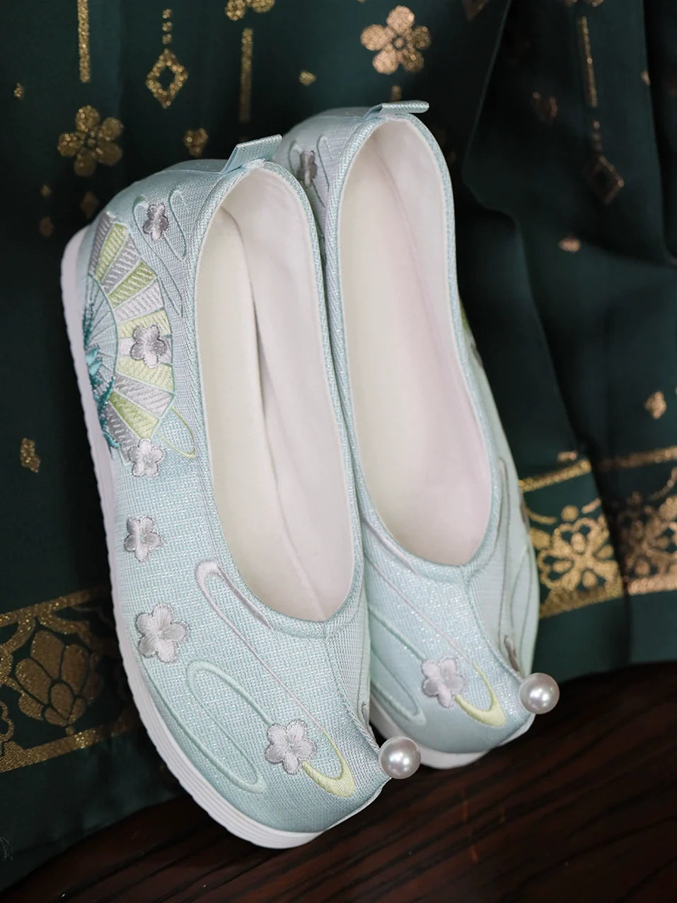 Lady Daming – Embroidered Chinese Hanfu Shoes