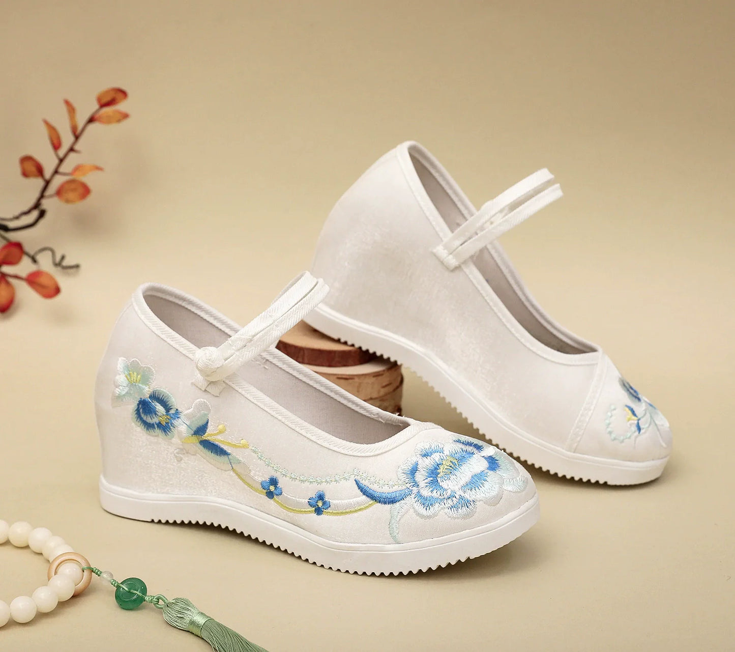 Lily - Embroidered Chinese Hanfu Shoes