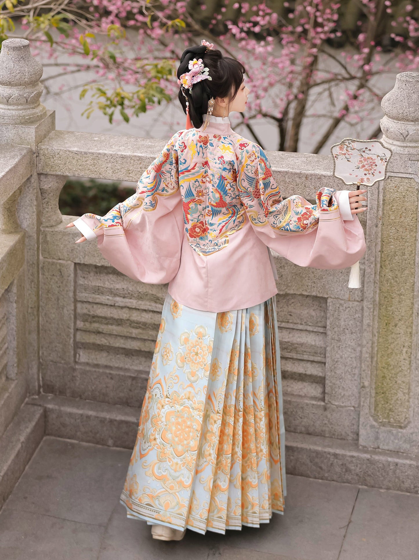 Rosa - Cross Collar Top & Mamianqun Ming Dynasty Hanfu Set