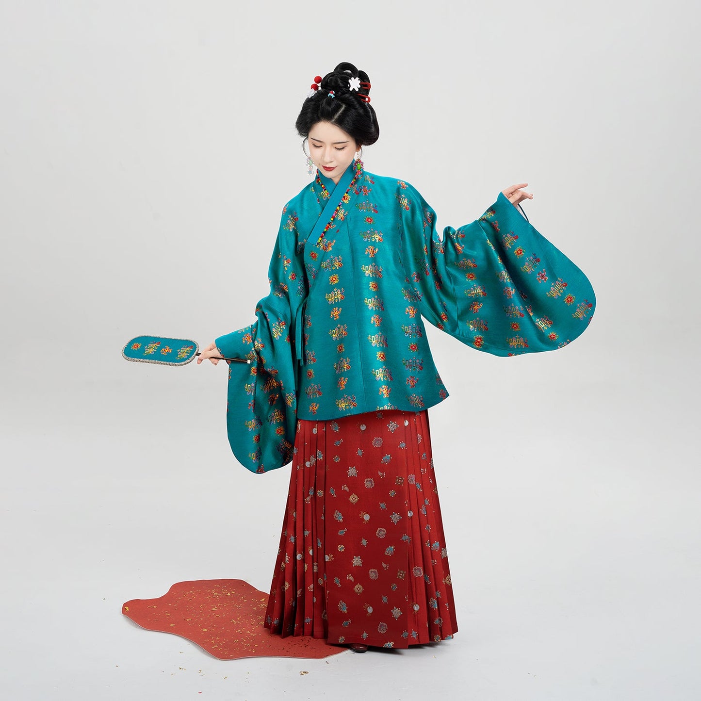Giggles 嘻笑 - Cross Collar Top & Mamianqun Ming Dynasty Hanfu Set (Preorder)