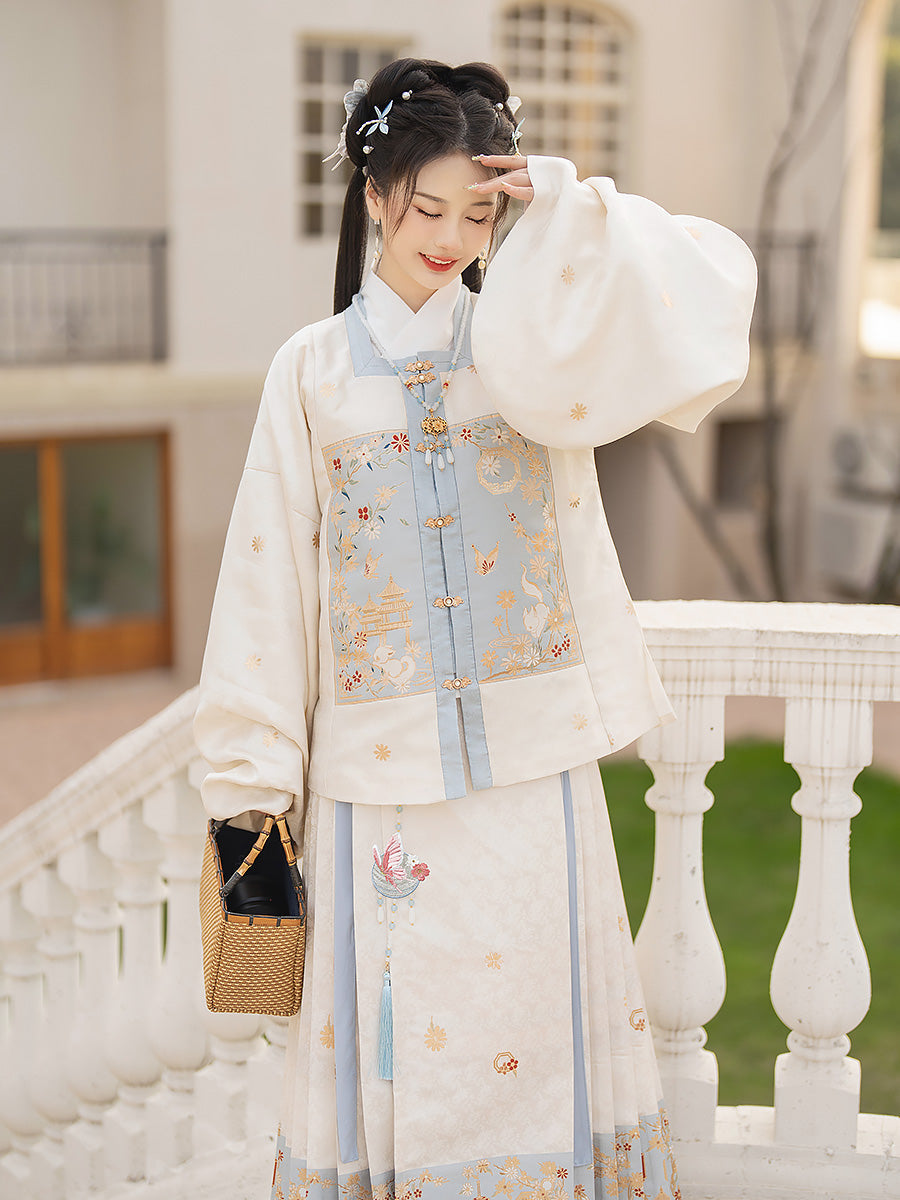 White Moon Pavilion 白月亭 - Pipa Sleeve Top & Mamianqun Ming Dynasty Hanfu Set