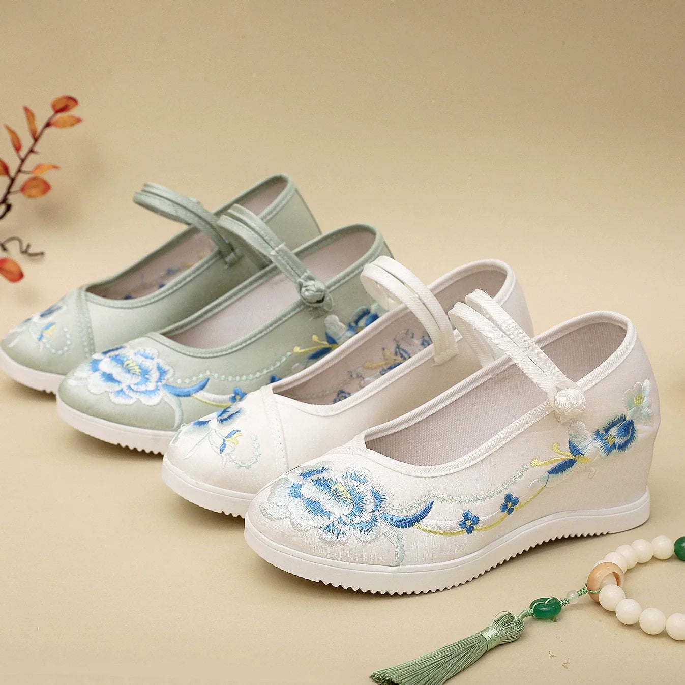 Lily - Embroidered Chinese Hanfu Shoes