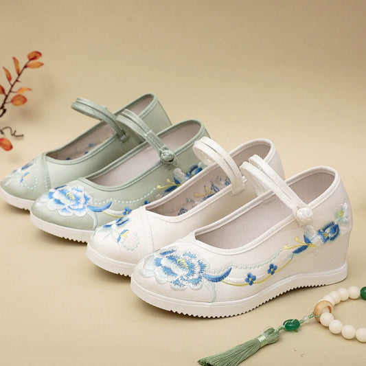 Lily - Embroidered Chinese Hanfu Shoes