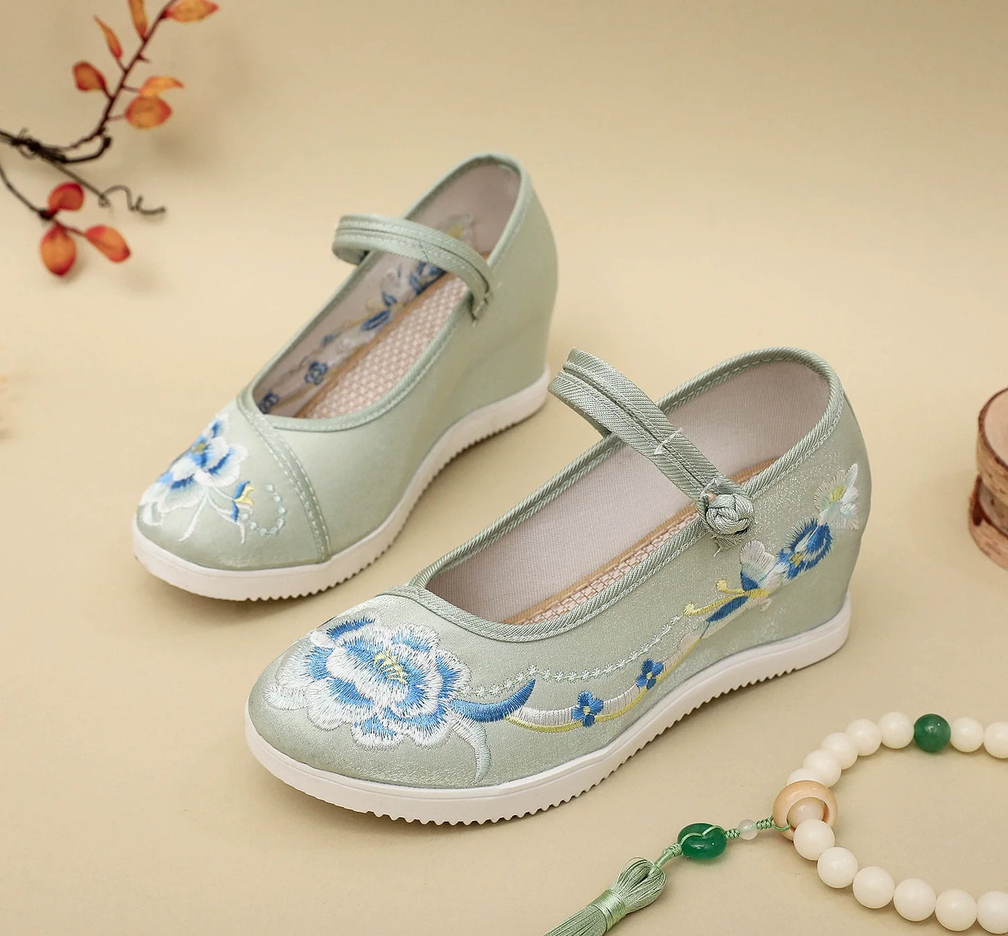 Lily - Embroidered Chinese Hanfu Shoes