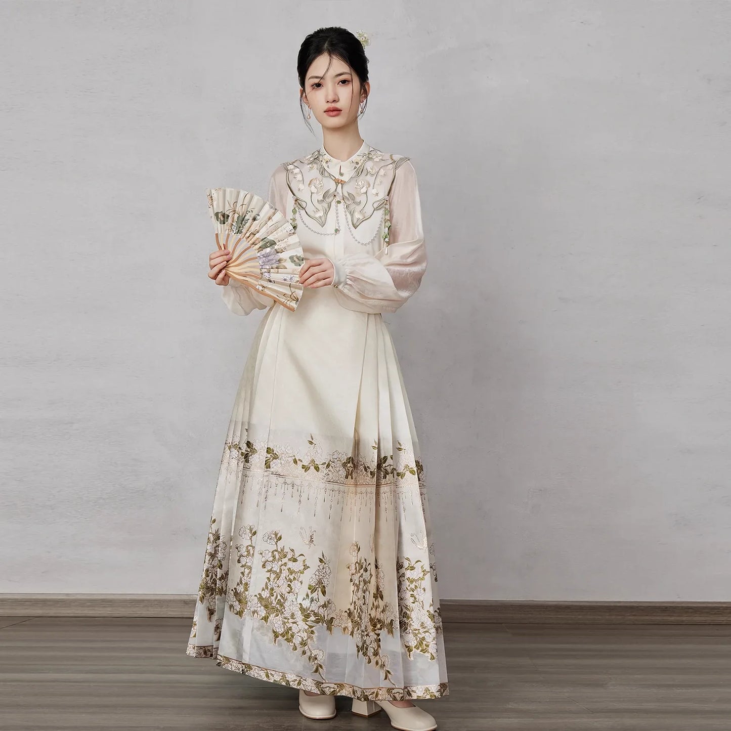 Ming Dynasty Modern Hanfu, Mamianqun, Pear Blossom Song 梨花颂 (Preorder)