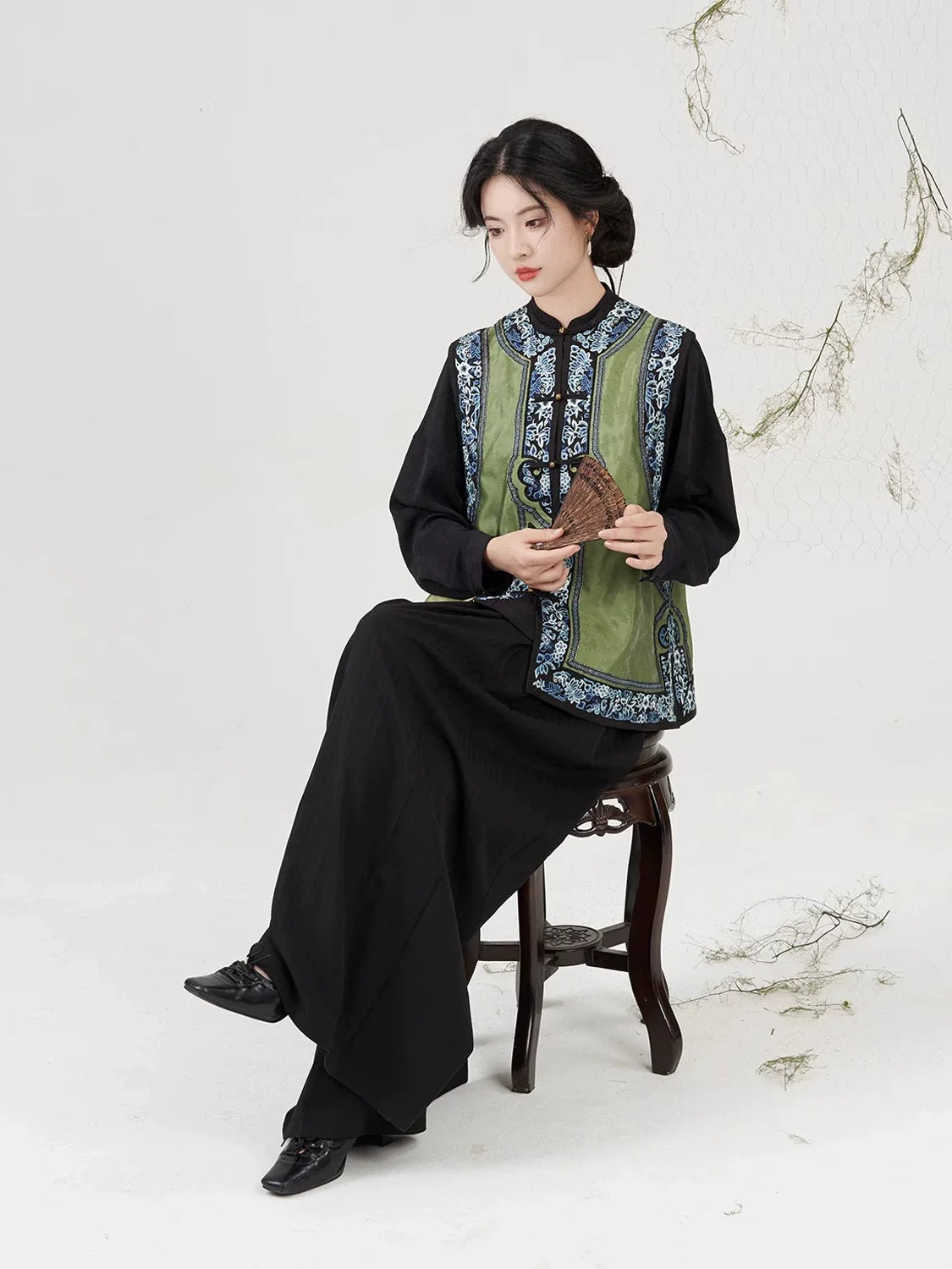Modern Qing Dynasty Outfit: Porcelain 茗瓷 (Preorder)
