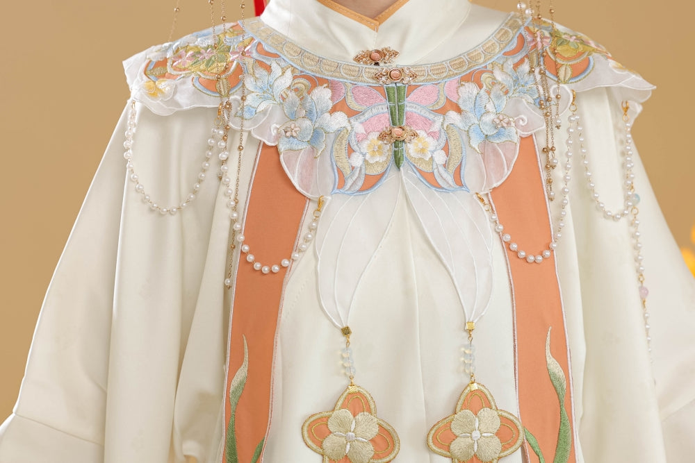 Luzhou 庐州 - Cloud Collar & Mamianqun Ming Dynasty Hanfu Set