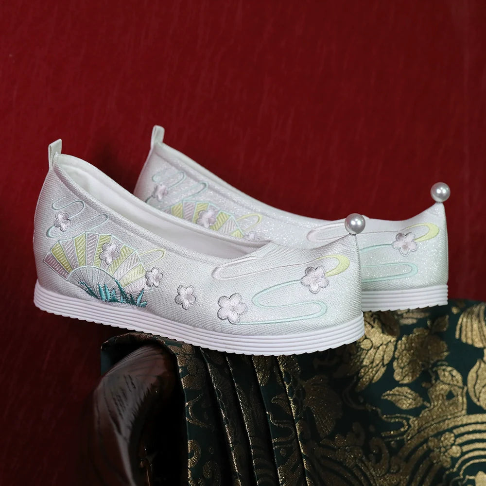 Lady Daming – Embroidered Chinese Hanfu Shoes