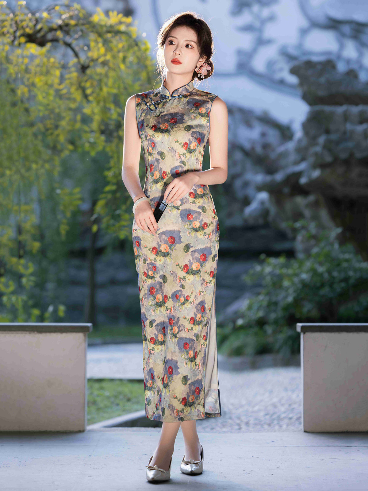 Yi Liuyan 忆榴颜 - Sleeveless Flower Painting Long Cheongsam