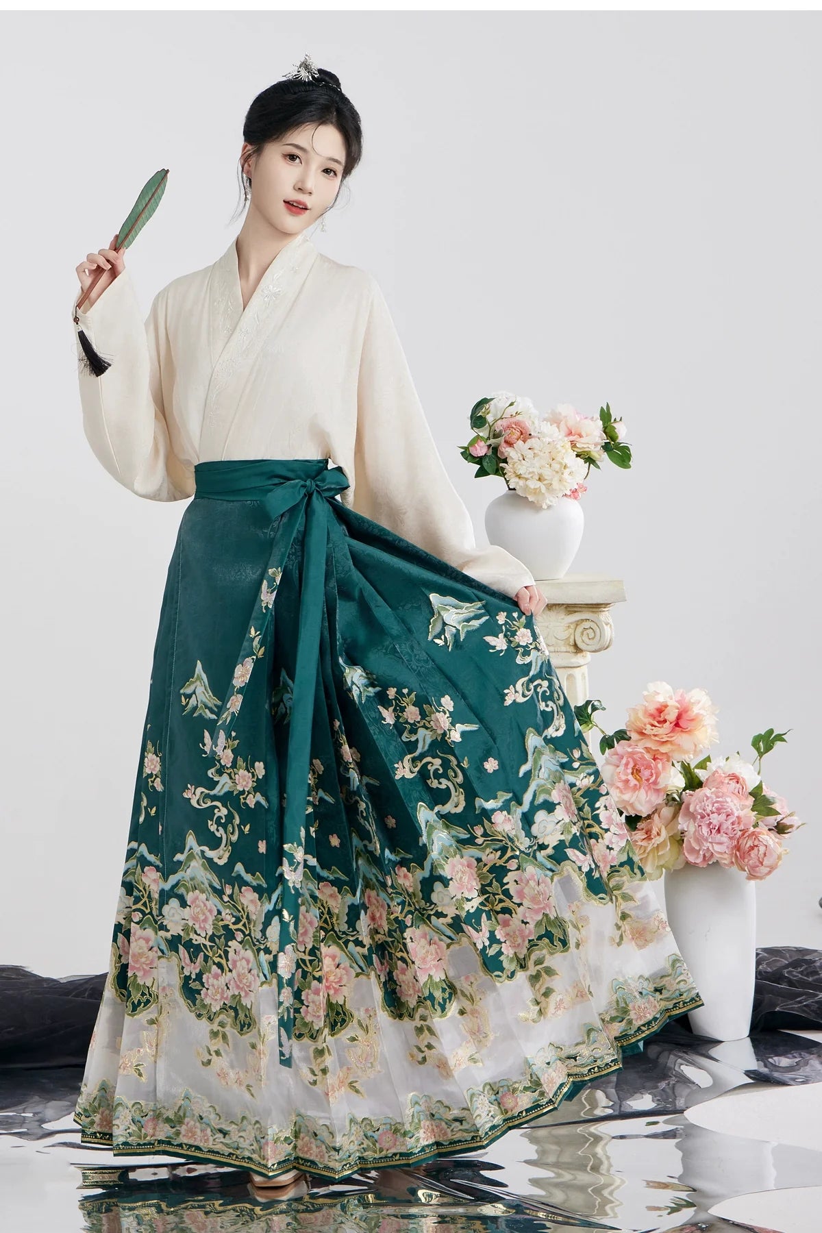 Ming Dynasty Modern Hanfu, Mamianqun, Butterfly Valley 江山花蝶