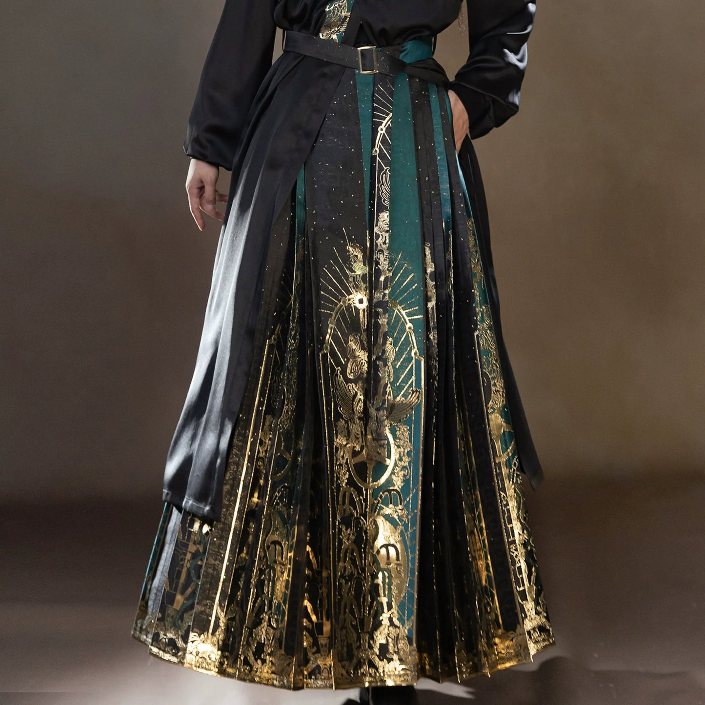 New Chinese Style Modern Hanfu Outfit - Sanxingdui 三星堆 (Preorder)