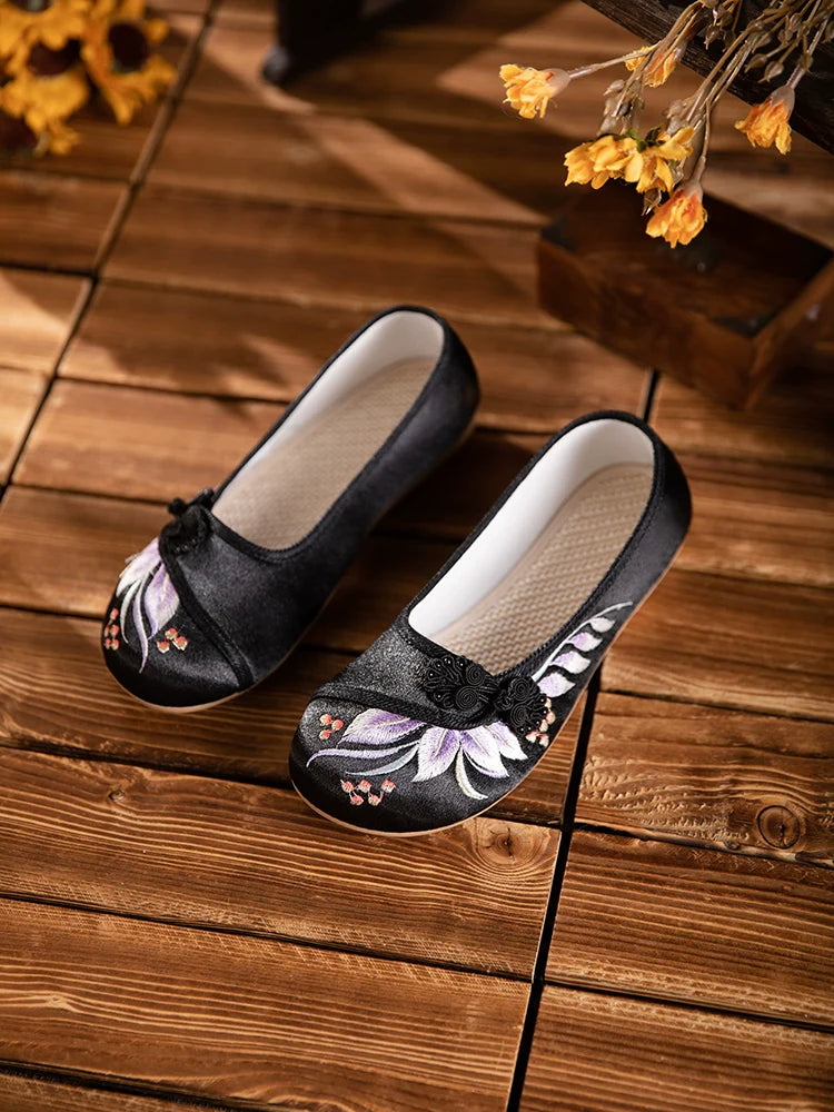 Brielle - Embroidered Chinese Style Shoes
