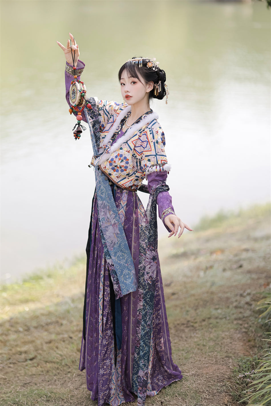 Qingdai 青黛 - Tang Dynasty Style Beizi Qiyao Ruqun