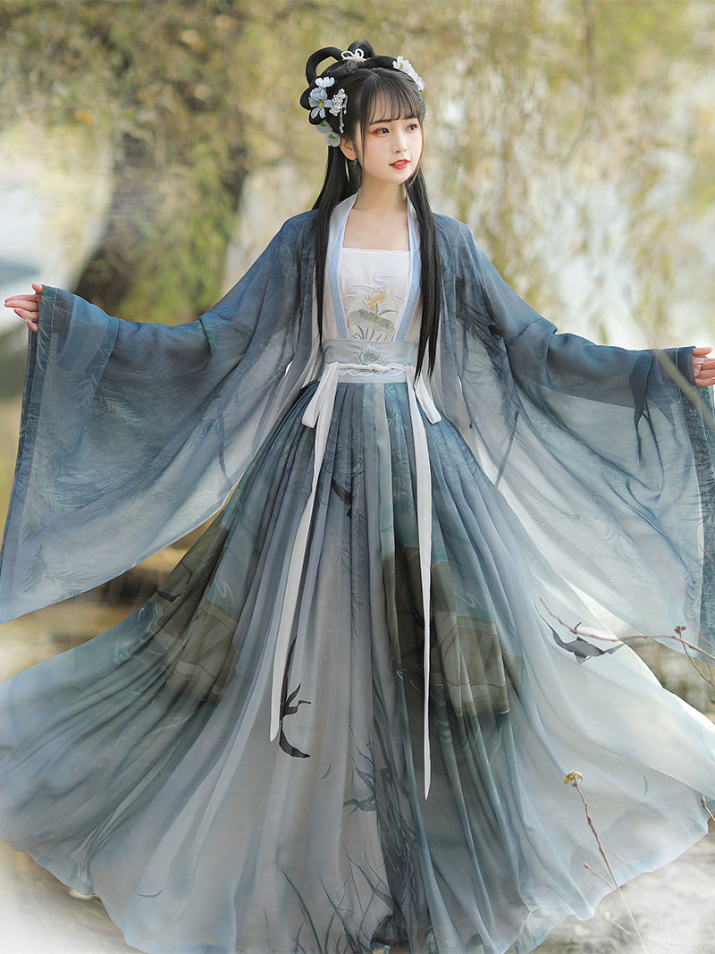 Swallow Flight 燕双飞 - Song Dynasty Style Qiyao Ruqun Hanfu