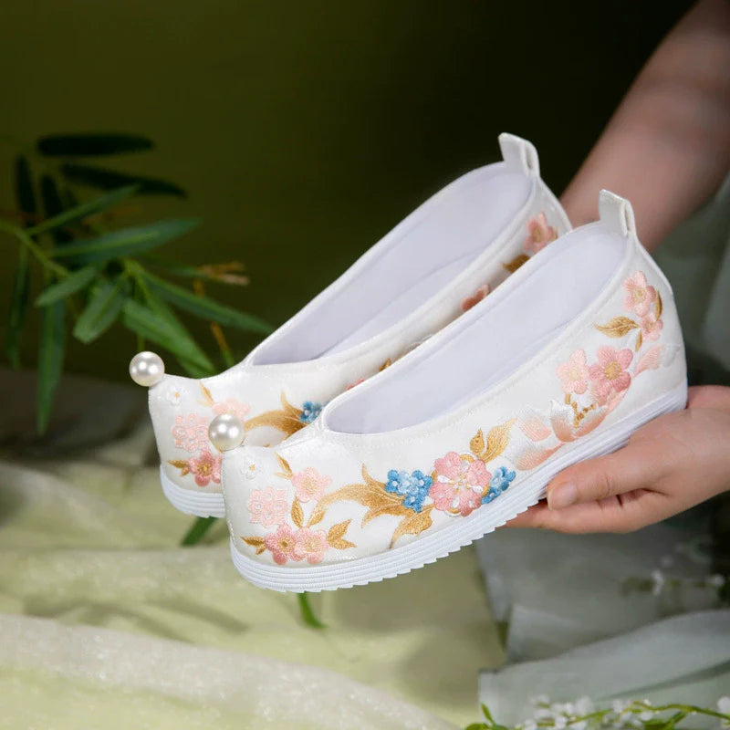 Kayla - Embroidered Chinese Hanfu Shoes