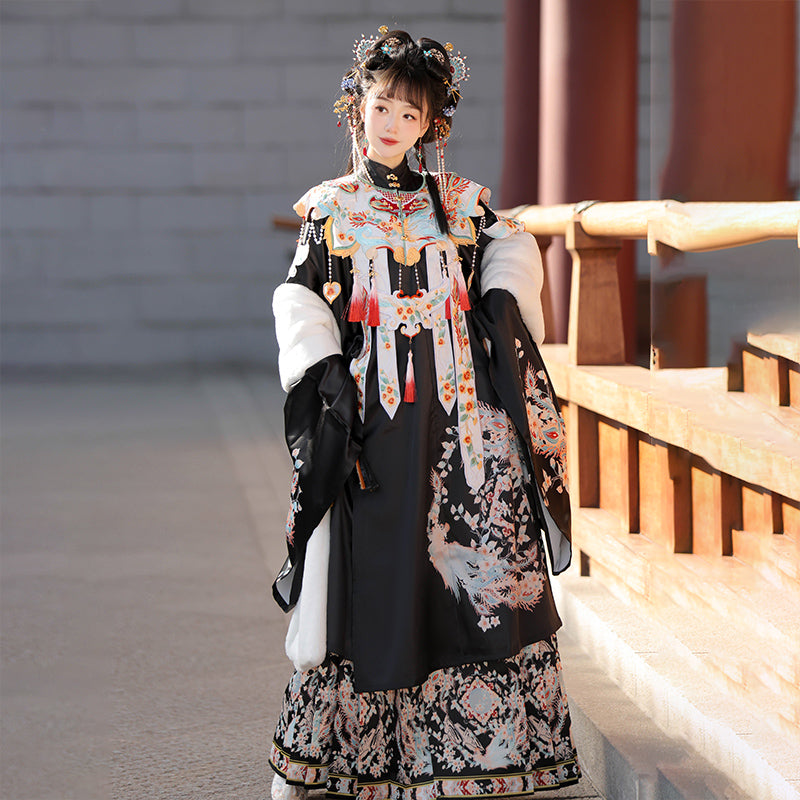 Fengxi 凤溪 - Cloud Collar & Mamianqun Ming Dynasty Hanfu Set