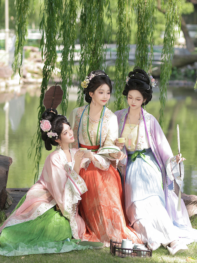Picking Flowers 采花归 - Song Dynasty Style Qiyao Ruqun Hanfu