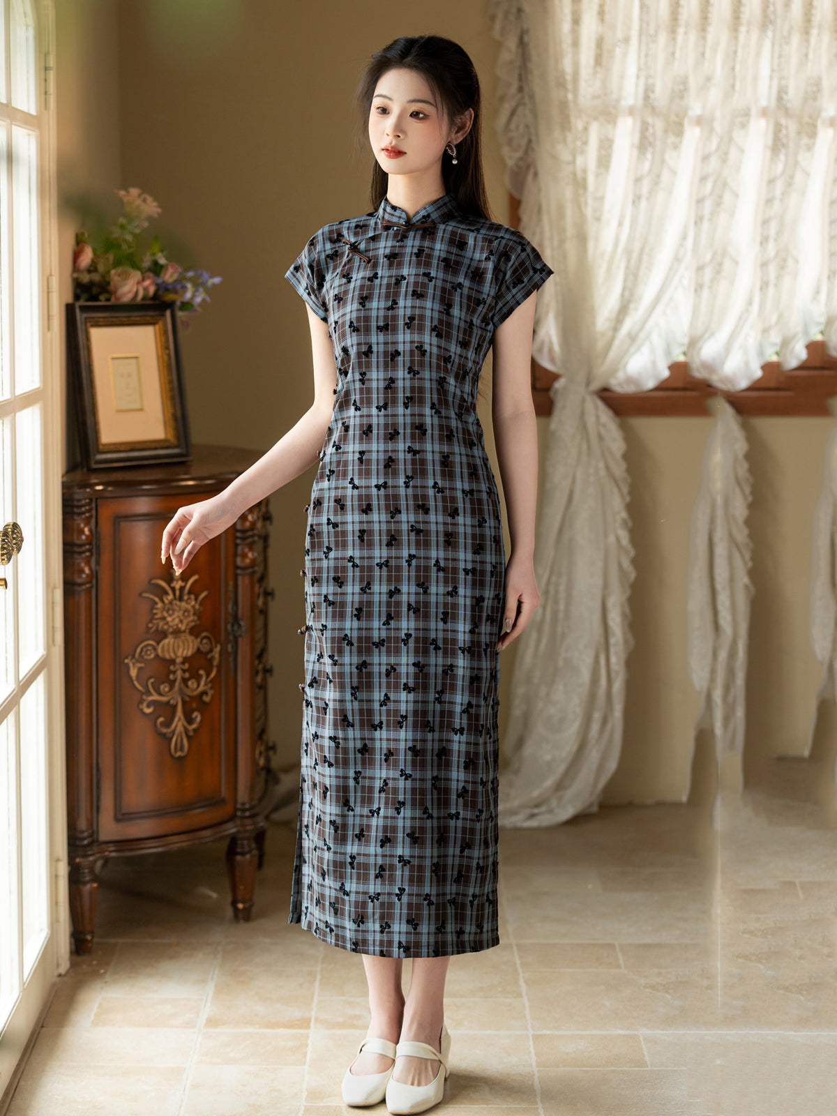 Dark Blue Plaid 深蓝格子 - Short Sleeve Retro Midi Cheongsam