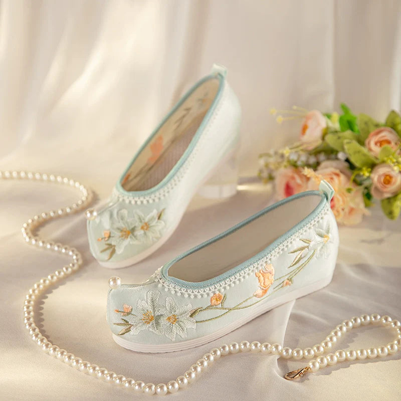 Gardenia - Embroidered Chinese Hanfu Shoes