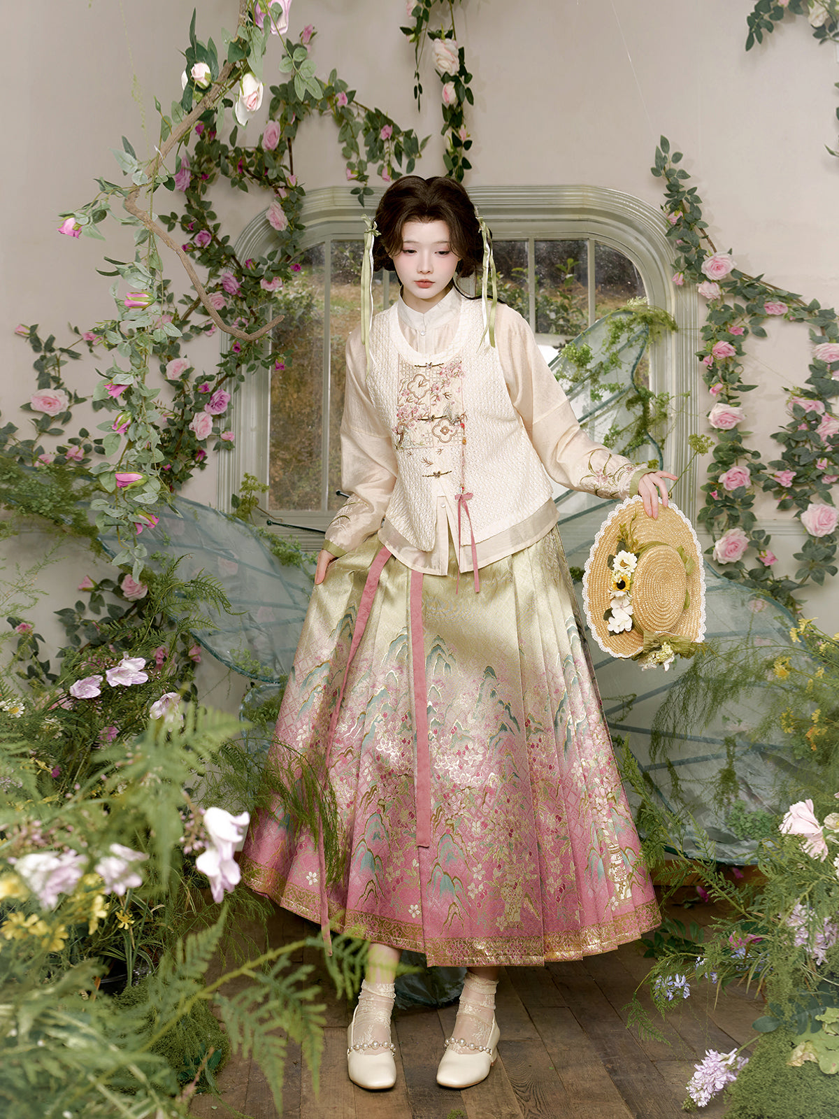 Burning Peach Blossom 桃花灼灼 - Ming Dynasty Mamianqun Modern Hanfu for Spring (Preorder)