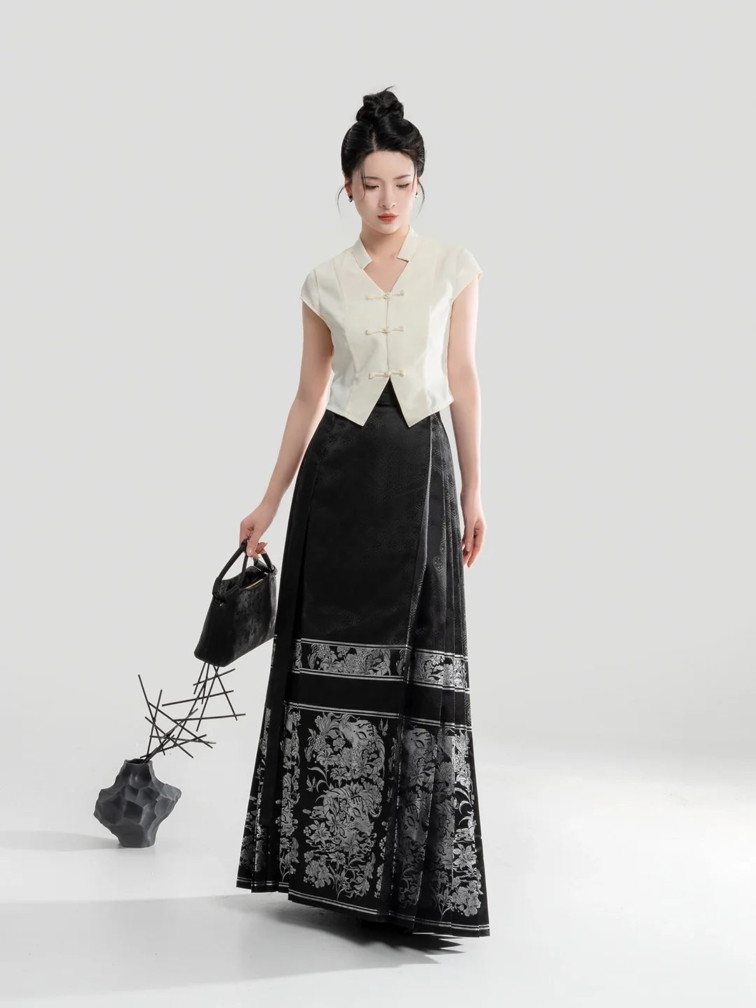 Yinyue 吟月 - Modern Cheongsam Top (Preorder)