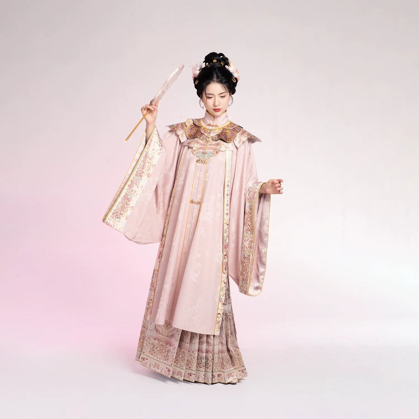 Silk Powder 金丝粉羽 - Cloud Collar & Mamianqun Ming Dynasty Hanfu Set for Graduation (Preorder)