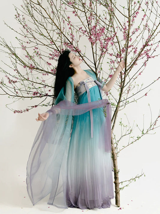Chu Ge 楚歌 - Tang Dynasty Style Qixiong Ruqun