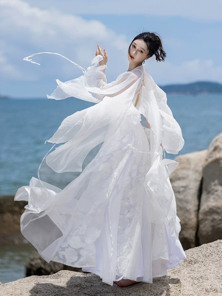 Song Dynasty x Modern Hanfu: Weaving Moon 皎月 (Preorder)