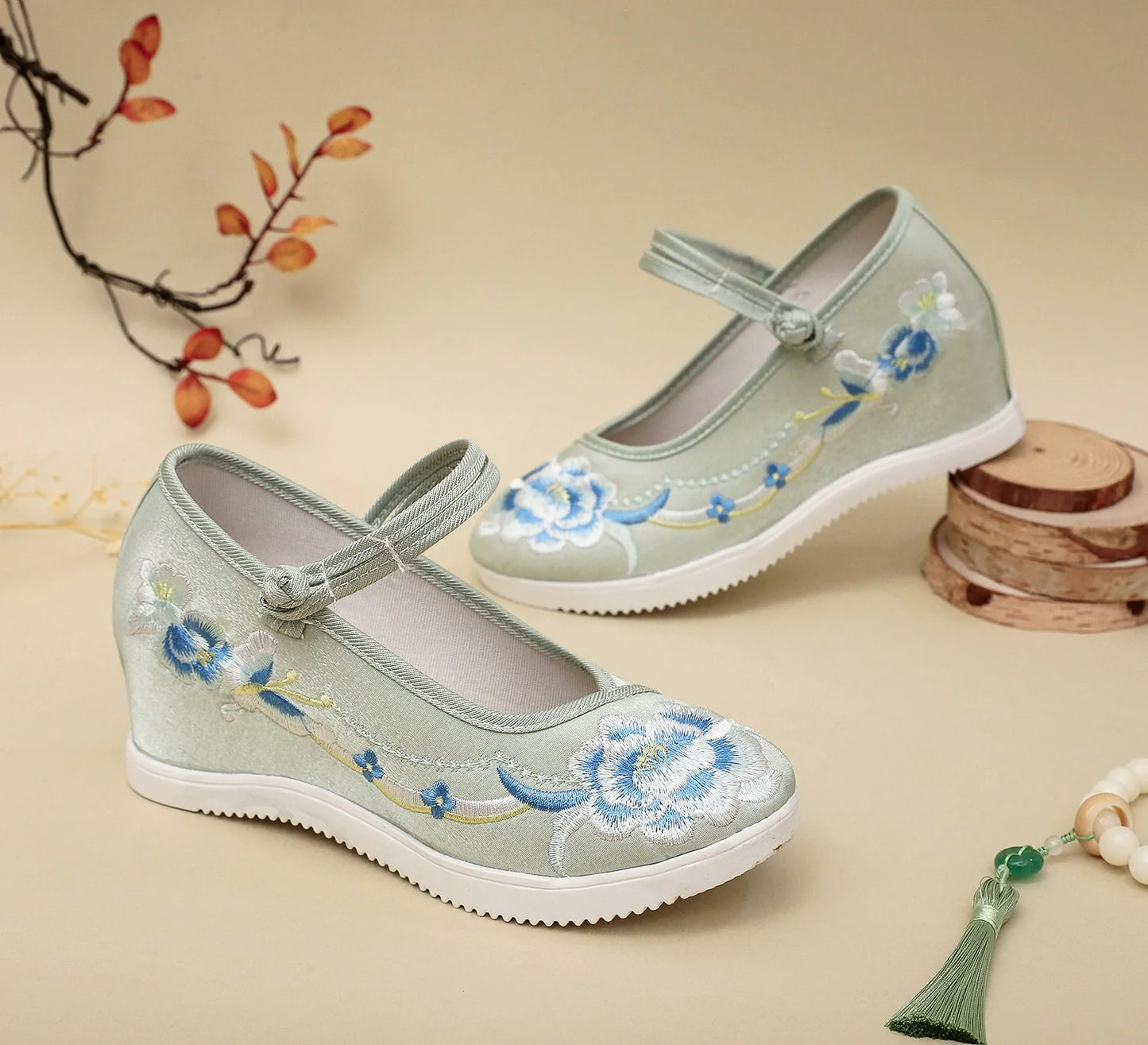 Lily - Embroidered Chinese Hanfu Shoes