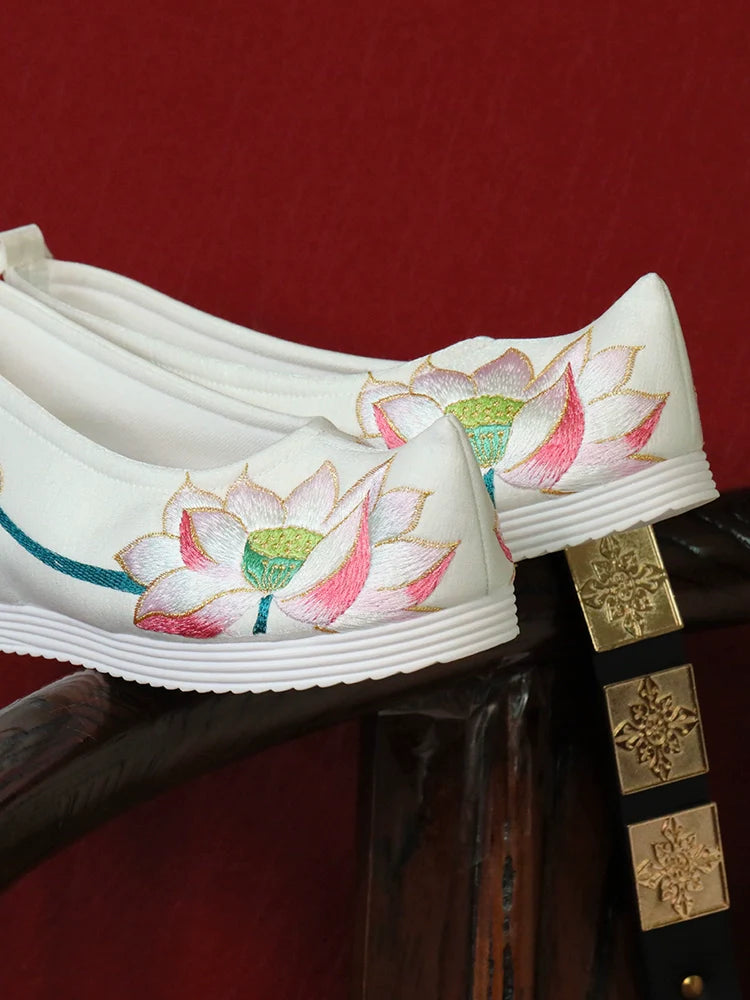 Antonia – Embroidered Chinese Hanfu Shoes
