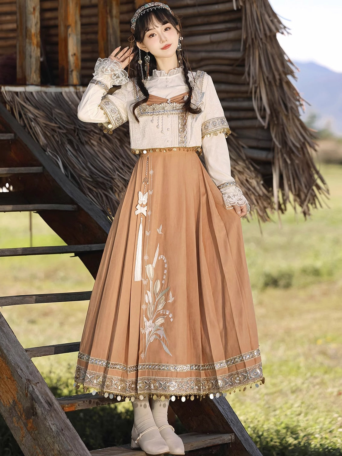 Desert Tulip  大漠郁香 - Modern Ming Dynasty Hanfu with Mamianqun