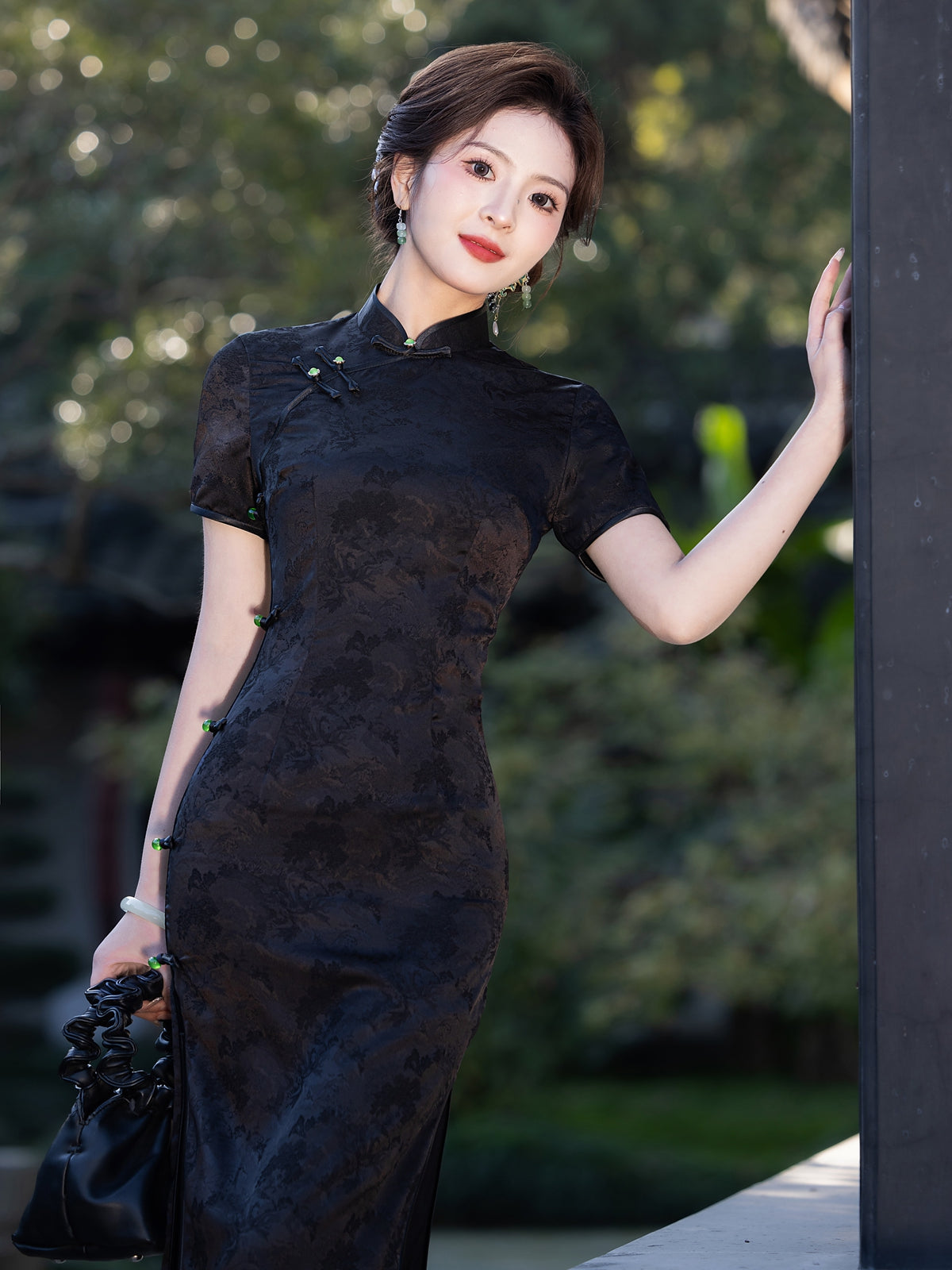 Phantom Flower Shadow 幽花暗影 - Short Sleeve Black Cheongsam