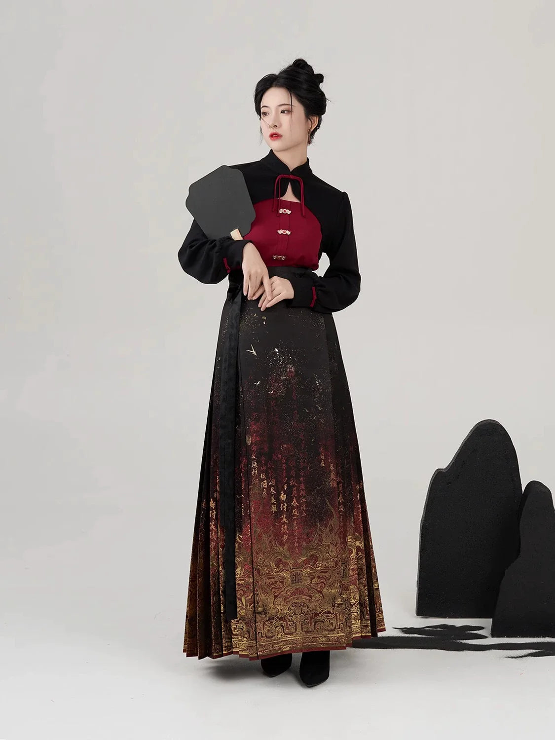 Ming Dynasty Modern Hanfu, Mamianqun, Dansha 丹砂 (Preorder)